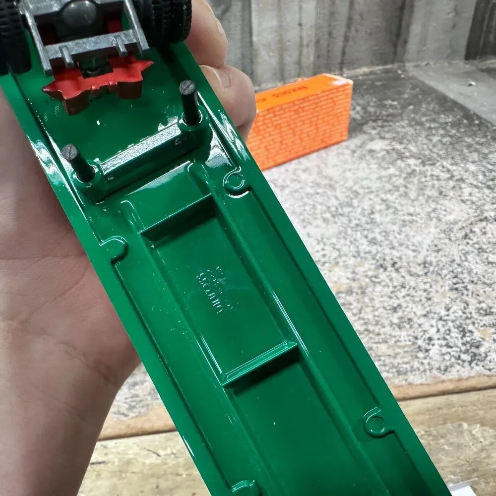 REESE'S CANDY HOLIDAY LOGO TRACTOR TRAILER WINROSS‎ TRUCK Christmas 1/64